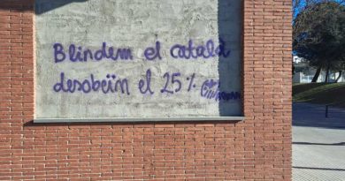 Pintada de protesta a l'escola sobre el 25% de castellà